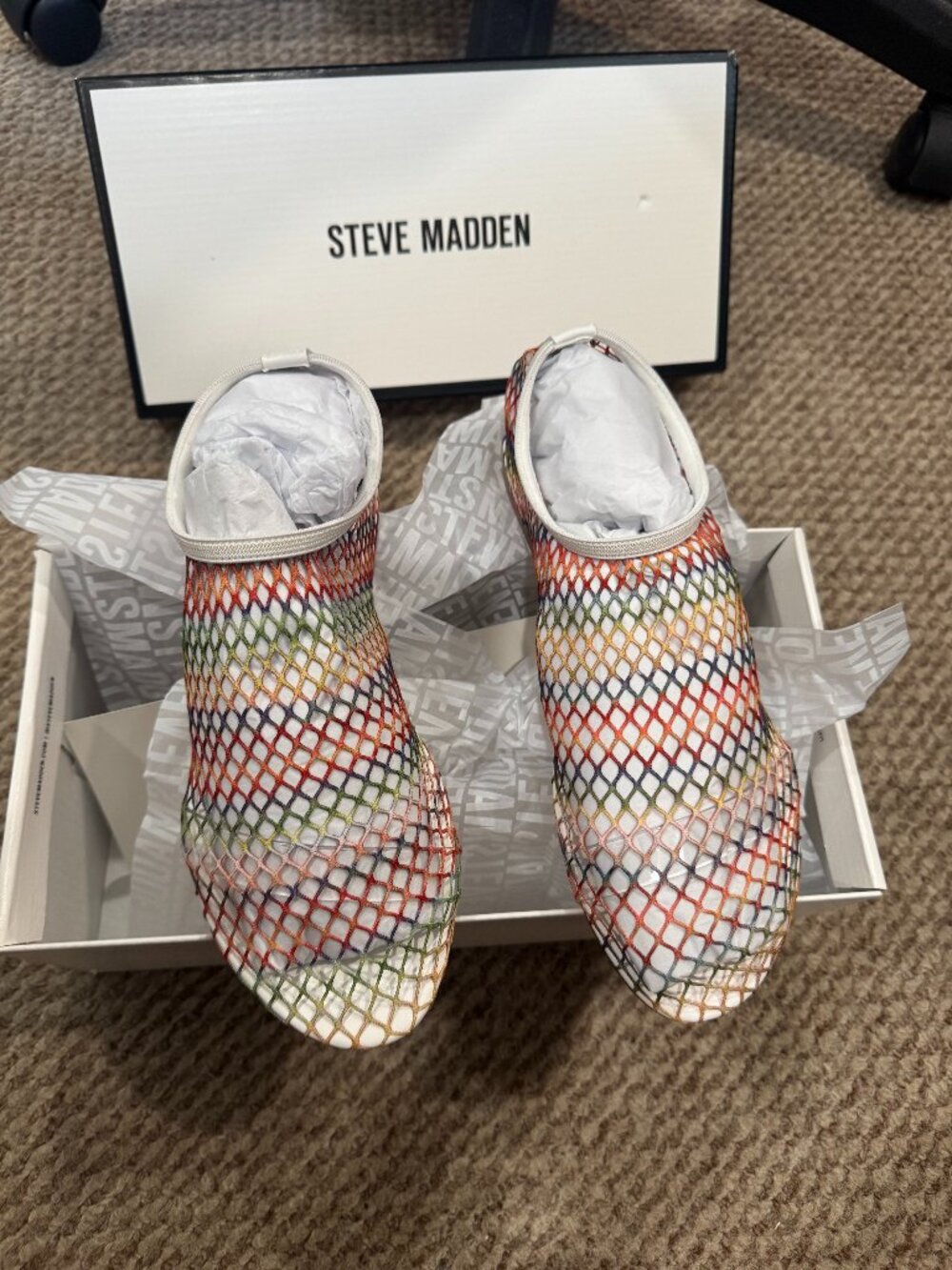 Mino Flat  Steve Madden Women  size 7